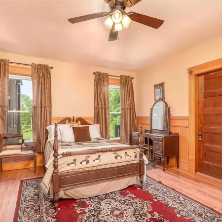 Charming Applebrook Historic Home - Mountain Views & Spacious Grounds
