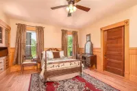 Charming Applebrook Historic Home - Mountain Views & Spacious Grounds - 3-Star