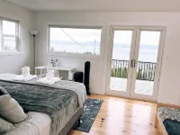 Sunrise Camano View Retreat: HotTub, Grill, Games, Pet & Family-Friendly! - 4-Star