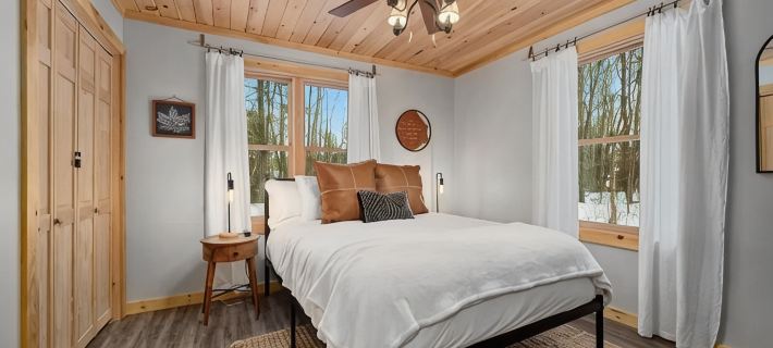 Kasoag Lake lodge-ATV + snowmobile right from your door.Great fishing close by! Hotels in Oswego County