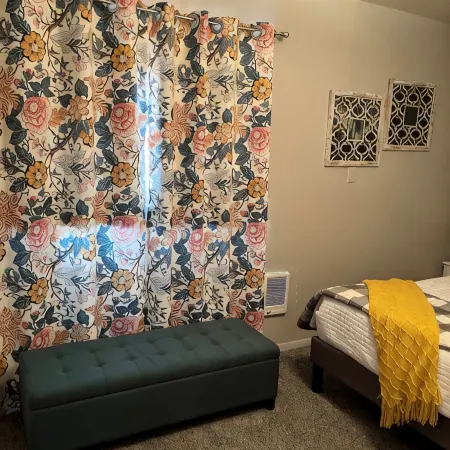 The Ostrich House! Cozy, comfortable and private. Hotels in Apache County