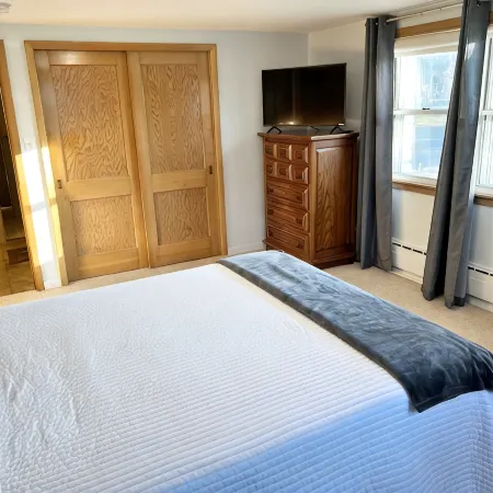 Quiet and convenient home with a view