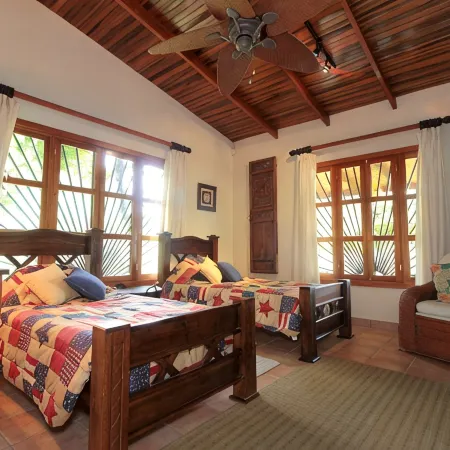 Exclusive 5 Bedroom Rainforest Retreat, Ocean/ Mountain View’s /sleeps 12