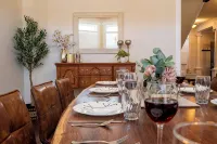 Modern Meets Vintage! 5 Bedrooms. Game Room, Patio, Fun!