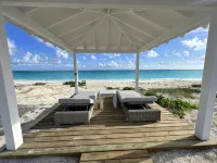 Experience Pure Serenity on a Private Ocean Front Villa w/ Heated Pool & Gazebo - 4星級