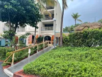 Fairwinds & Following Seas Waterfront Studio • Marina + Sapphire Beach - 4-Star