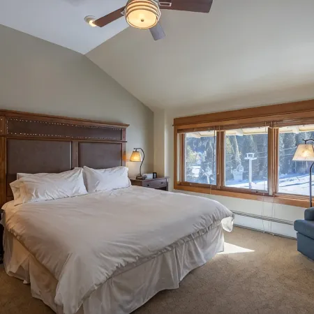Ski-in/Ski-Out Luxury 4 Bed Penthouse - Late Summer and Fall Specials!