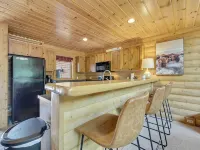 Boyne Mountain Cabin 4 Bedrooms garage and hot tub clean and cozy - 4-Star