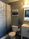 #6 King- View of Lake Superior, 2 minute walk to Burlington Bay! - Wifi