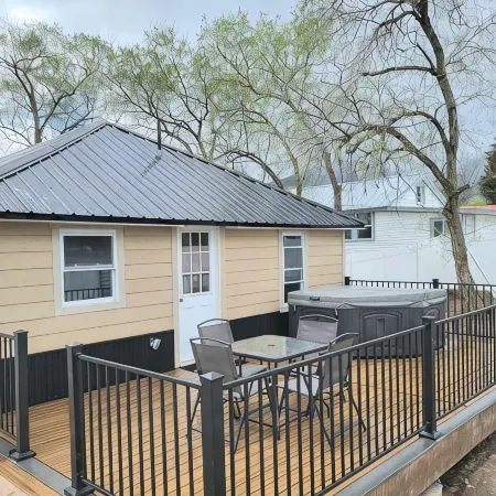 Salmon Bench Home w/ hot tub