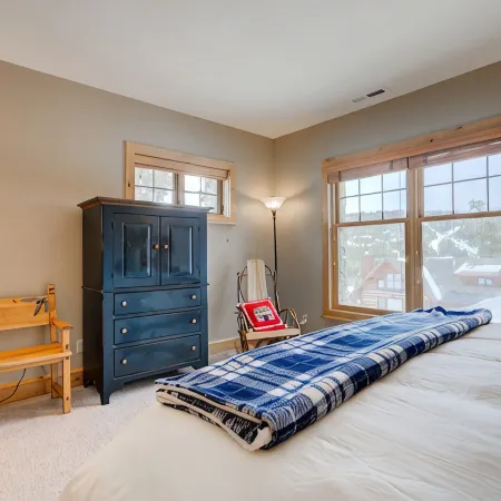5 Bedroom Ski In/Out Powder Ridge Cabin