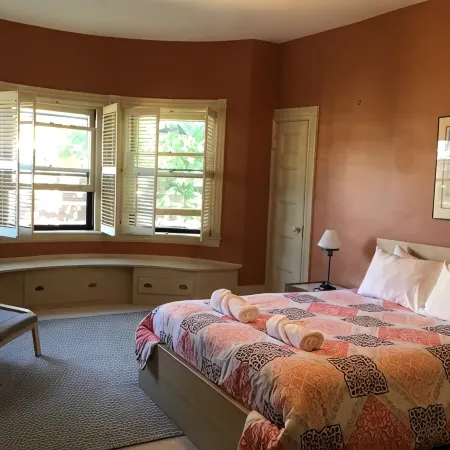 Historic Brownstone Townhouse, 7 beds/3.5 baths, Fenway Boston