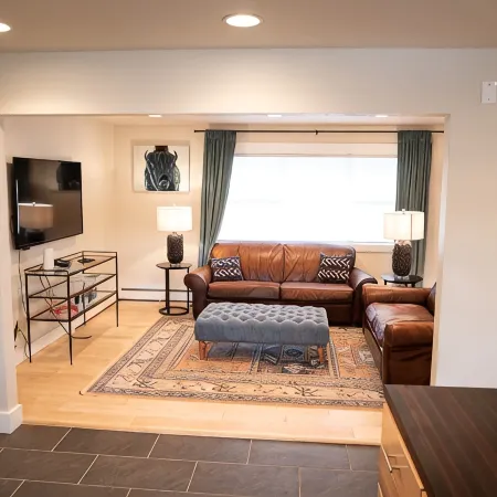 CLEAN, easy checkout. Close to downtown Bozeman, hiking, skiing, and MSU.