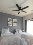 Luxurious, Upscale Townhome In Sedona. Super clean, gourmet kitchen, comfy beds! - Balcony