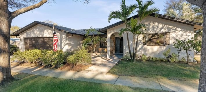 Pool Spa Eden • 12 Min to Beach • Private Fenced Yard • Relaxing Getaway Hotels in Largo