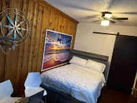 Peaceful Private Gated Patio Walk to Mall Publix - 3-Star