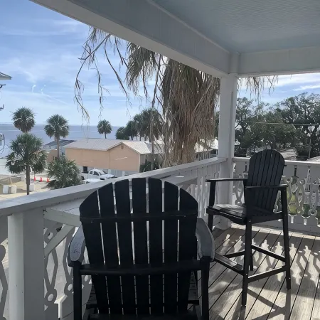 Island Oasis - NON SMOKING Top Floor Apartment located downtown with Gulf Views!