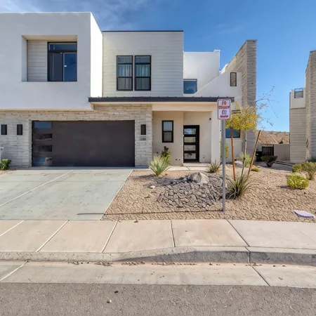 Luxury 6 Bed Heated Private Pool, Hot Tub, Game Room, near Zions on Golf Course