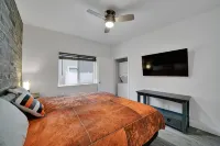 The Jolly Rancher, King beds, Luxury Furnishings, Great Reviews! - 4-Star
