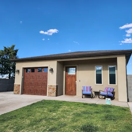 Navahouse w/ Game Room, sleeps 6, by Antelope Canyon
