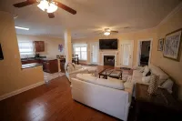 5 miles to Bourbon St Historic Neighborhood of Old Arabi. Family friendly! - 4-Star