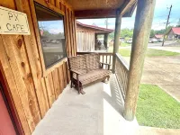 PX Cafe #69 Cabin in Town, Walking Distance to the Courthouse Square. - 3つ星