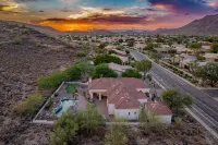 Private 5 Bedroom Resort with Pool Backing Mountain Preserve - de luxe