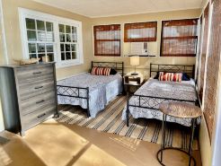 Lake Front Cottage, Private Boat Ramp & Dock, Kayaks, Arcade Games, Ping Pong
