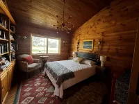 Stunning Lake Views From This Artistic Getaway - Homestays