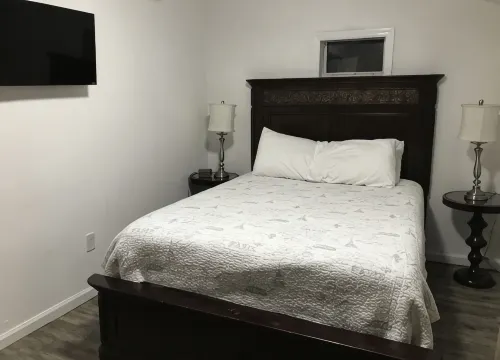 Sweet home just blocks from all the fun! - 2-Star