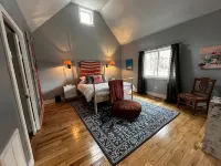 Private, Perfect Paradise.  Artists' touches w/ HOT TUB! - 3-Sterne