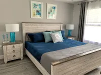 ★ SCENIC POOLSIDE❤ tastefully decorated and minutes away from Clearwater Beach - 4-Star