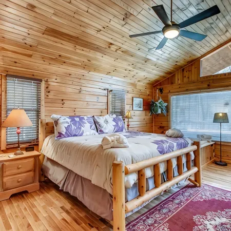 Cozy Cabin Retreat at the Entrance of National Park, HotTub, Secluded, Fireplace