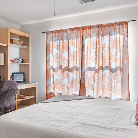 Lakeside Clemson Condo With 4K/Surround Sound/Xbox/Coffee Bar/Private Bathrooms