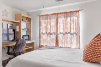 Lakeside Clemson Condo With 4K/Surround Sound/Xbox/Coffee Bar/Private Bathrooms - Gym