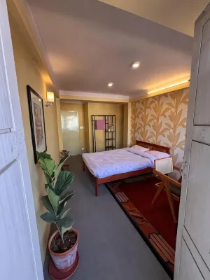 Rich Red Carpet room with a Boudha view Balcony - Apartments