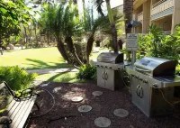 New Central AC! Oceanfront Steps from the Beach, with Pool, Jacuzzi, & BBQ. - Pools