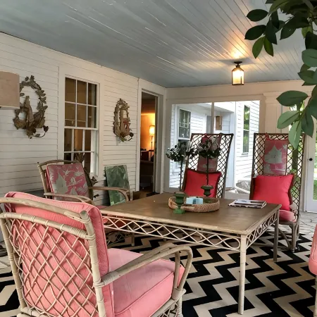Miner Cottage-Historic Antique Home just steps from the Equinox Resort
