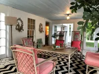 Miner Cottage-Historic Antique Home just steps from the Equinox Resort - Wifi