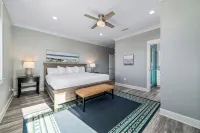 Lux 5BR House @ Tannin, Pool, Steps To Private Beach Access, Walk To Restaurants - บังกะโล