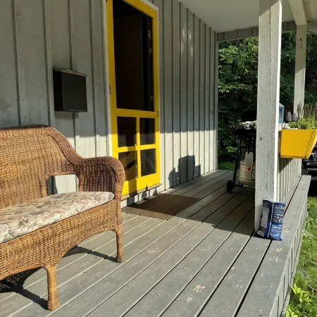 Cozy Cabin on Mill Brook, Minutes to Sugarbush & MAD River Glen