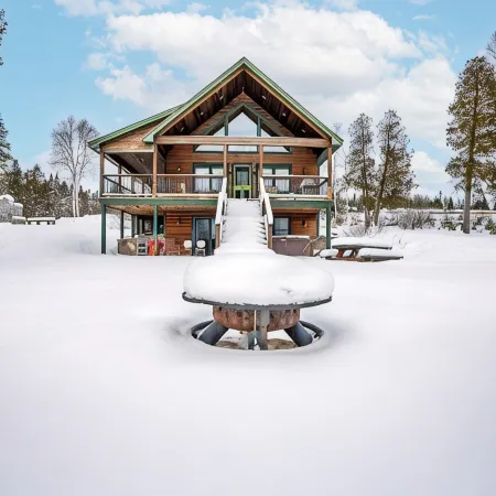 Lake Escape; Sleeps12, Hottub, Gameroom & Utv, Direct Snowmobile