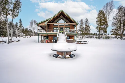 Lake Escape; Sleeps12, Hottub, Gameroom & Utv, Direct Snowmobile - Wi-Fi
