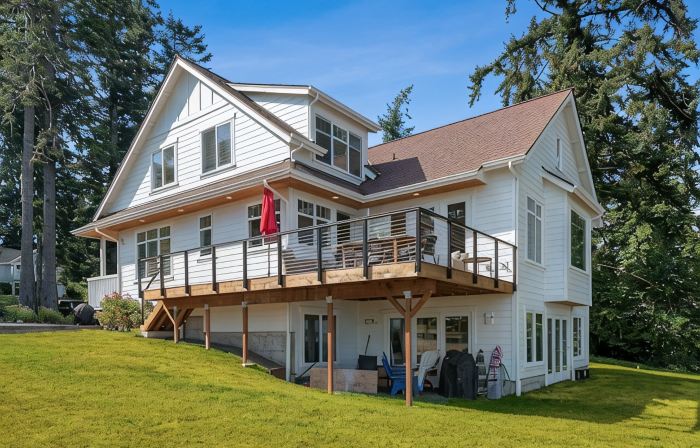 Spectacular waterfront Bainbridge Island Home. Breathtaking views!