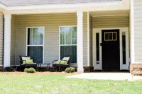 Cheerful spacious home-5 min to Bruce's Field/Downtown - 3-Star