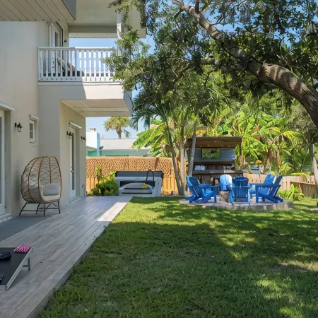 4Br Waterfront Retreat - Private Dock, Kayaks, Hot Tub & Tiki Bar  Walk to Beach