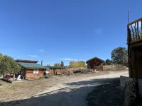 Wilderness Spirit Cabins 'Bear Cave' cabin-family friendly/sportsman paradise - Chalets