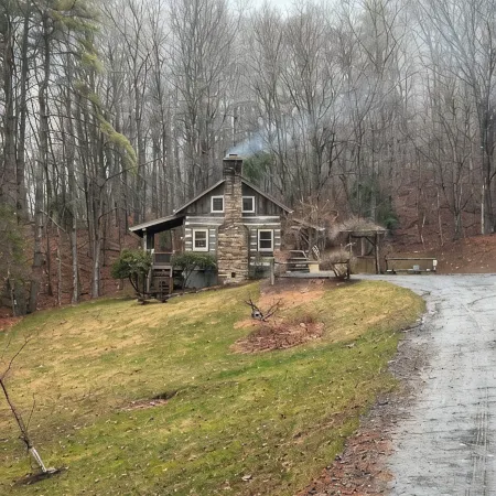 Little Creek Cabin, 2 bedrooms, 1.5 Baths (Sleeps 4)