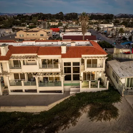 Strandcastle Beach House - Oceanfront! - You're right on the sand!
