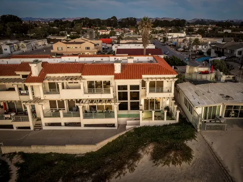 Strandcastle Beach House - Oceanfront! - You're right on the sand! - Boutique